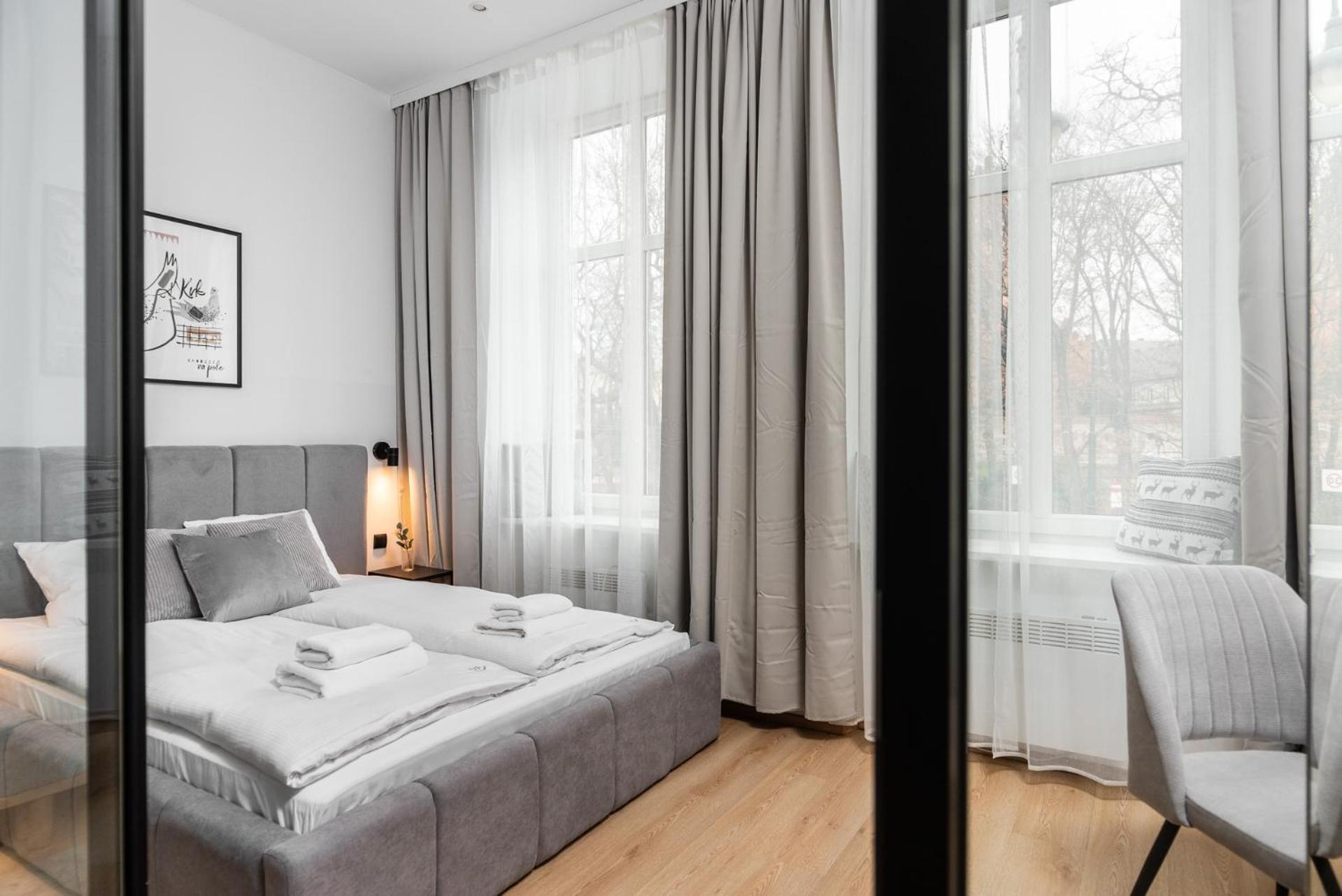 Modern Centrally Located Apartments - By Upstairs Krakow Exterior photo