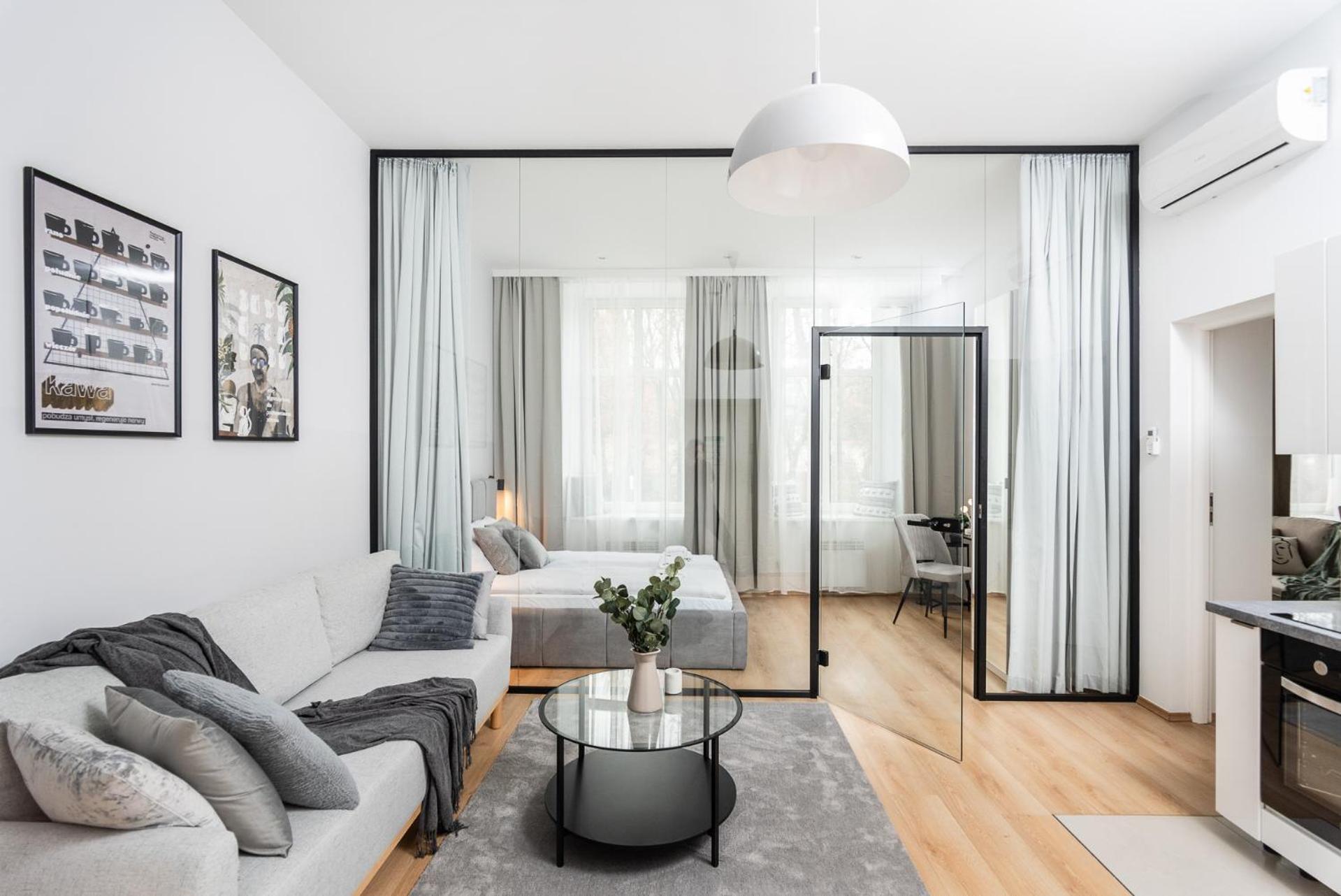 Modern Centrally Located Apartments - By Upstairs Krakow Exterior photo