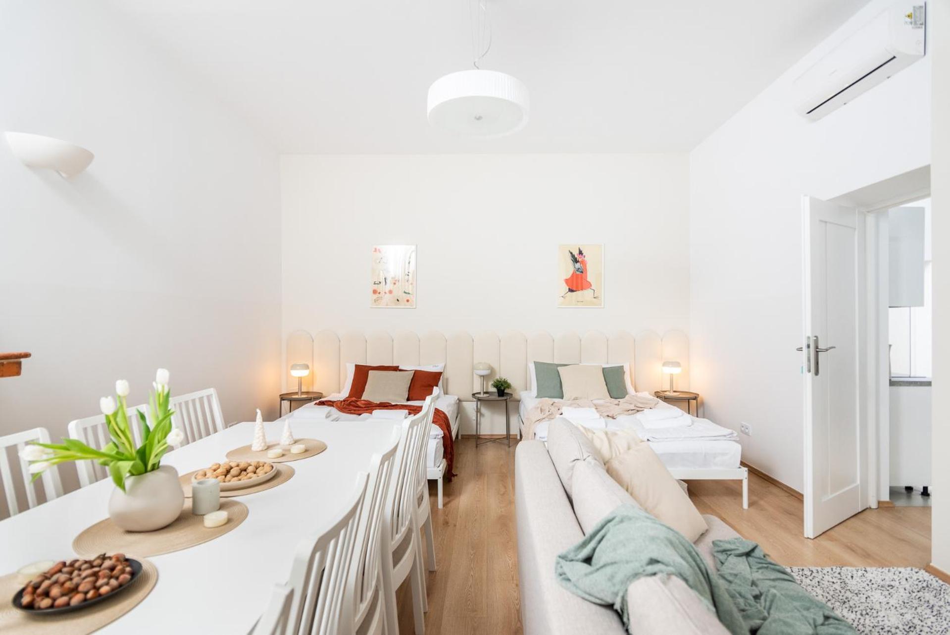 Modern Centrally Located Apartments - By Upstairs Krakow Exterior photo