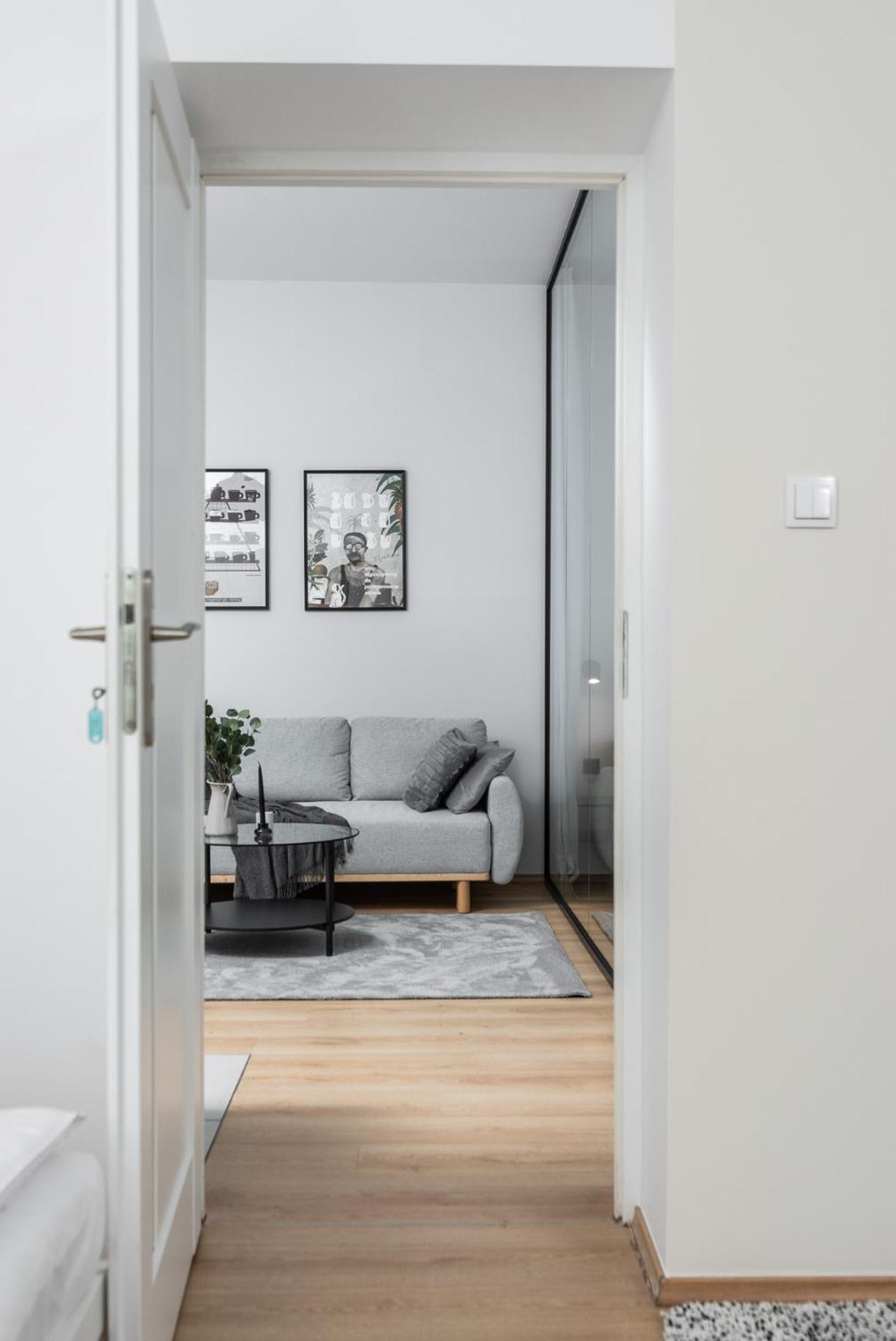 Modern Centrally Located Apartments - By Upstairs Krakow Exterior photo